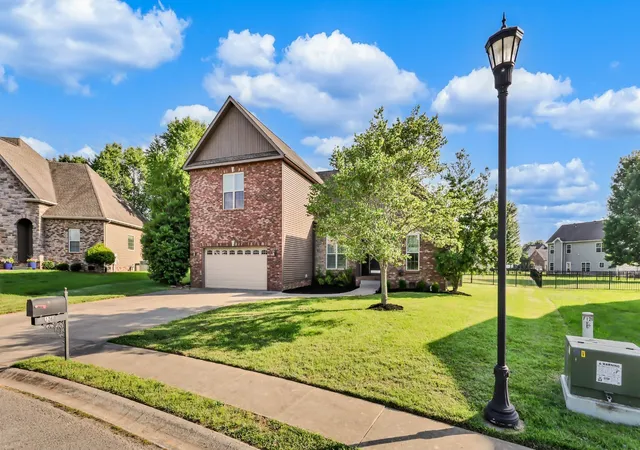 Photo 2 of Single family home for sale at 126 Parkland Cir, Clarksville, TN 37043 | MLS# 3528033 | Listing updated on 2026-09-23