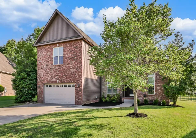 Photo 3 of Single family home for sale at 126 Parkland Cir, Clarksville, TN 37043 | MLS# 3528033 | Listing updated on 2026-09-23