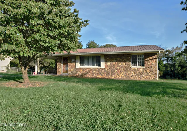 Photo 2 of Single family home for sale at 2718 Mayfield Dr, Talbott, TN 37877 | MLS# 3544532 | Listing updated on 2026-09-16