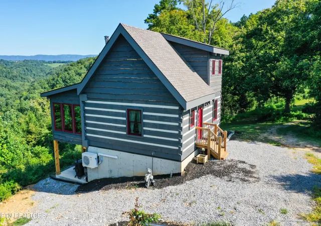 Photo 3 of Single family home for sale at 1160 Oak Grove Rd, Harrogate, TN 37752 | MLS# 3527666 | Listing updated on 2026-09-24