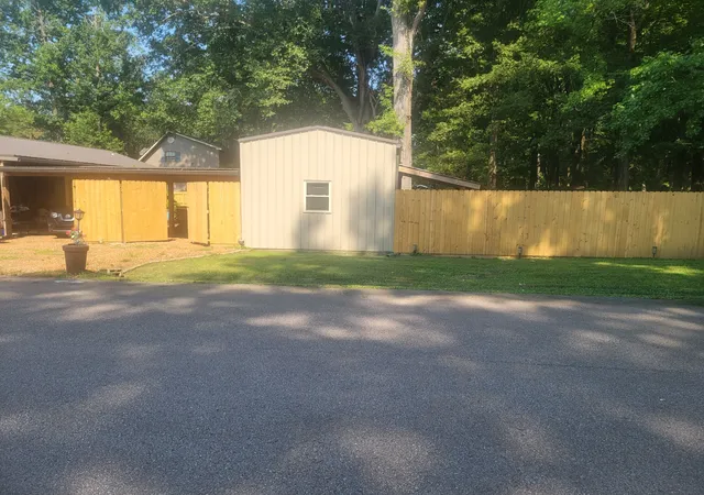 Photo 2 of Single family home for sale at 606 Franklin Dr, Paris, TN 38242 | MLS# 3527720 | Listing updated on 2026-08-27