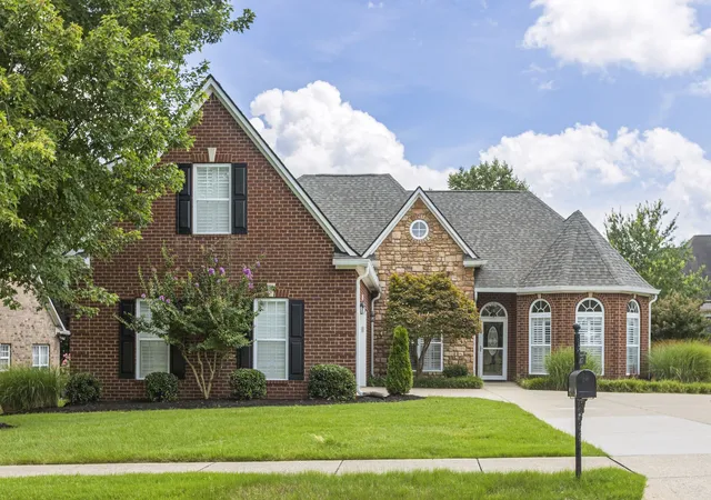 Photo 2 of Single family home for sale at 1077 Nealcrest Cir, Spring Hill, TN 37174 | MLS# 3528297 | Listing updated on 2026-09-06