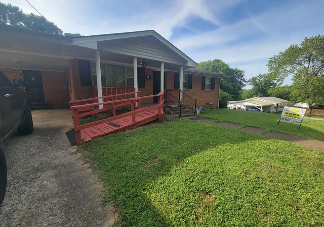 Photo 3 of Single family home for sale at 406 Cherry St, Paris, TN 38242 | MLS# 3527730 | Listing updated on 2026-08-27