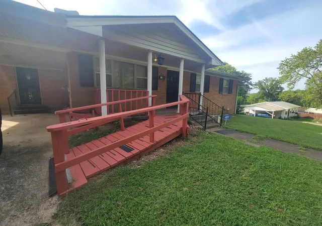 Photo 3 of Single family home for sale at 406 Cherry St, Paris, TN 38242 | MLS# 3527730 | Listing updated on 2026-08-27