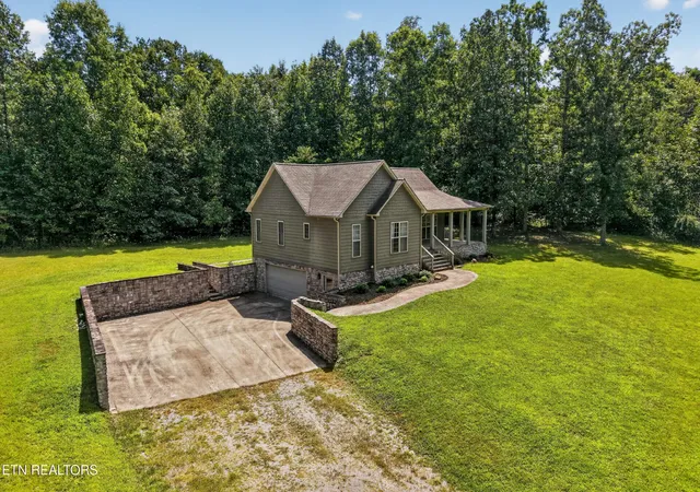2nd image of 813 Mayland Rd, Crossville, TN 38571 | MLS# 3527773