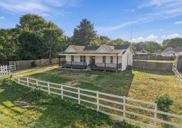 Photo 3 of Single family home for sale at 207 E Sagefield Dr, Smyrna, TN 37167 | MLS# 3545517 | Listing updated on 2026-09-26