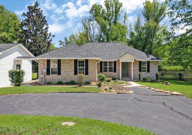 Photo 3 of Single family home for sale at 4028 Lone Wolf Cir, Crossville, TN 38572 | MLS# 3527810 | Listing updated on 2026-09-24