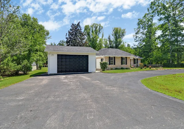 Photo 4 of Single family home for sale at 4028 Lone Wolf Cir, Crossville, TN 38572 | MLS# 3527810 | Listing updated on 2026-09-24