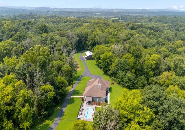 Photo 2 of Single family home for sale at 1600 Ledford Rd, Lewisburg, TN 37091 | MLS# 3527798 | Listing updated on 2026-09-02