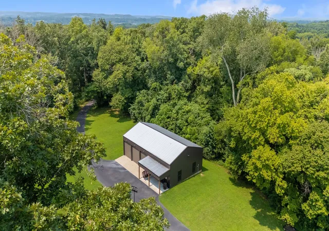 Photo 2 of Single family home for sale at 1600 Ledford Rd, Lewisburg, TN 37091 | MLS# 3527798 | Listing updated on 2026-09-02