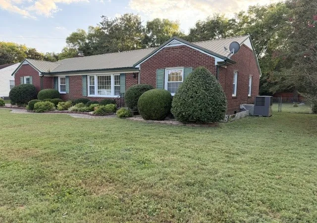 Photo 1 of Single family home for sale at 1110 Lindell Blvd, Shelbyville, TN 37160 | MLS# 3528743 | Listing updated on 2026-10-02