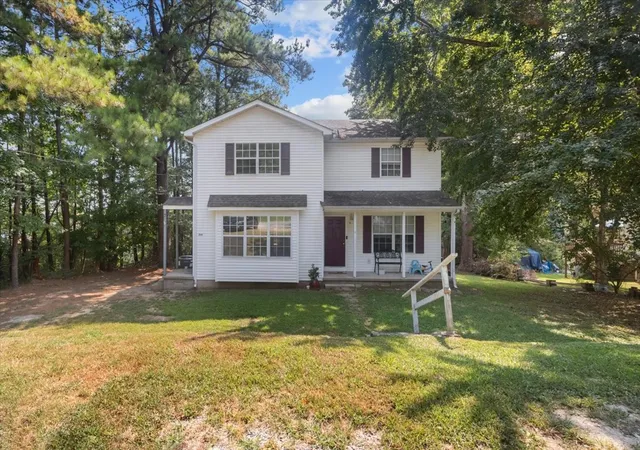 Photo 1 of Multi family home for sale at 211 Reeves St, Dickson, TN 37055 | MLS# 3530964 | Listing updated on 2026-09-05
