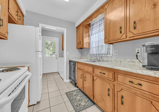 Photo 2 of Single family home for sale at 743 Spees Dr, Clarksville, TN 37042 | MLS# 3528691 | Listing updated on 2026-09-03