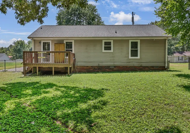 Photo 3 of Single family home for sale at 743 Spees Dr, Clarksville, TN 37042 | MLS# 3528691 | Listing updated on 2026-09-03
