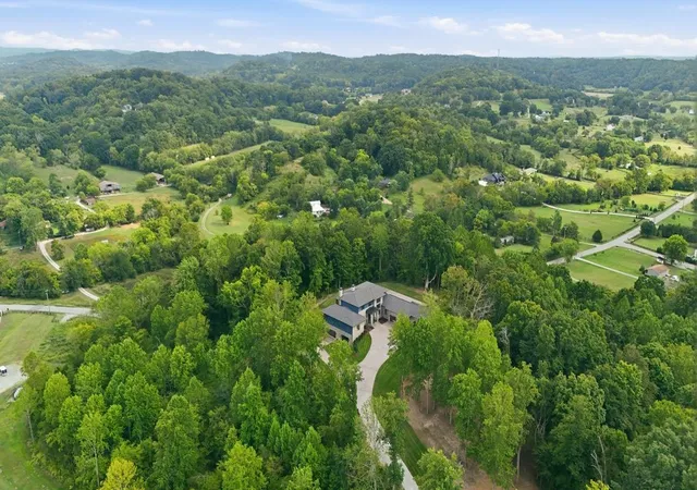 Photo 4 of Single family home for sale at 1782 Spring Water Ln, Thompsons Station, TN 37179 | MLS# 3543018 | Listing updated on 2026-10-21