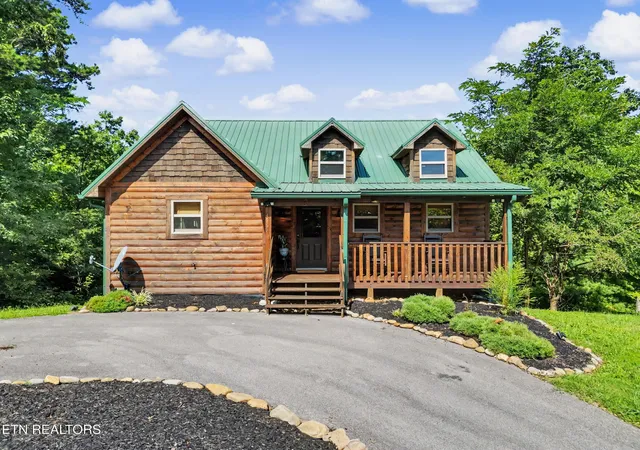 Single family home for sale at 4965 Long Rifle Rd, Walland, TN 37886 | MLS# 3604105