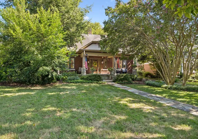 Photo 4 of Single family home for sale at 1011 W Main St, Franklin, TN 37064 | MLS# 3528526 | Listing updated on 2026-08-29