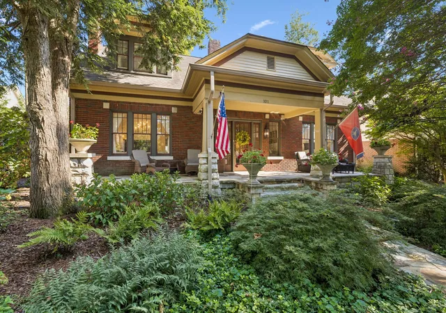 Photo 1 of Single family home for sale at 1011 W Main St, Franklin, TN 37064 | MLS# 3528526 | Listing updated on 2026-10-01