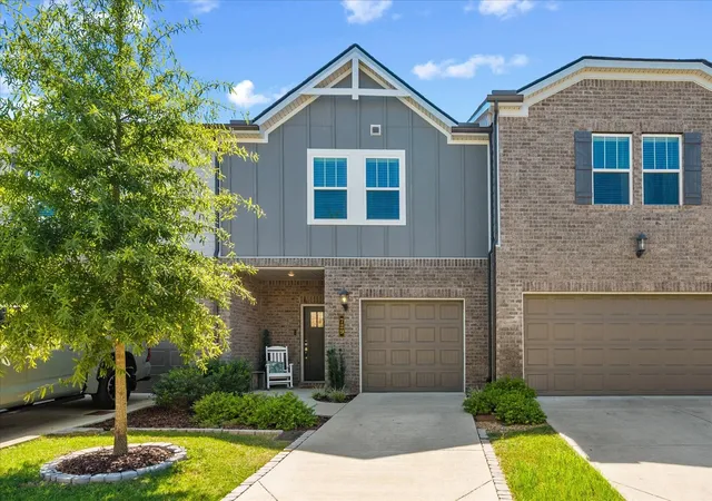 Photo 1 of Townhouse for sale at 729 Prairie View Dr, Columbia, TN 38401 | MLS# 3527945 | Listing updated on 2026-08-28