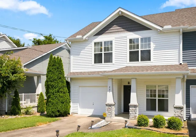 Photo 2 of Townhouse for sale at 421 Normandy Cir, Nashville, TN 37209 | MLS# 3528001 | Listing updated on 2026-09-13