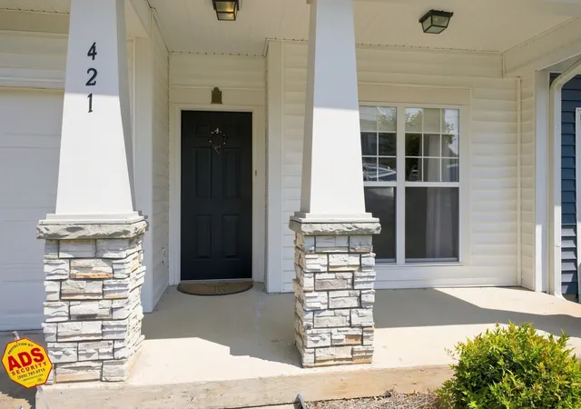 Photo 3 of Townhouse for sale at 421 Normandy Cir, Nashville, TN 37209 | MLS# 3528001 | Listing updated on 2026-09-13
