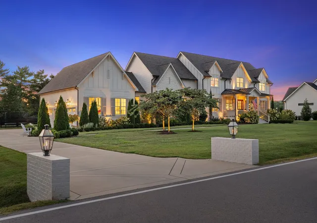 Photo 2 of Single family home for sale at 1727 Swansons Ridge Dr, Franklin, TN 37064 | MLS# 3541173 | Listing updated on 2026-09-04