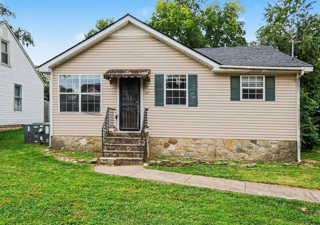 1st image of 241 E Park Ave, Gallatin, TN 37066 | MLS# 3527911