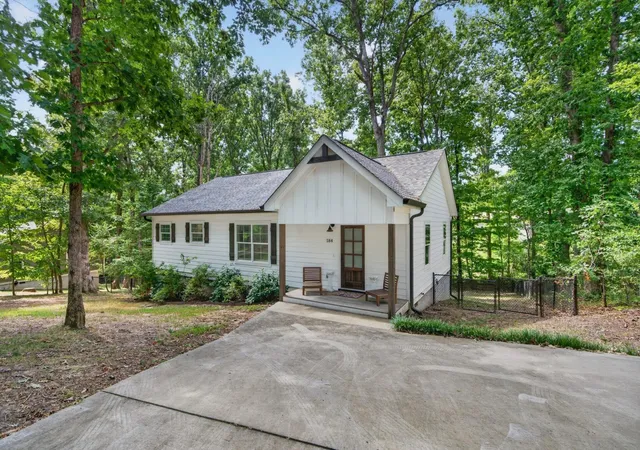 Photo 3 of Single family home for sale at 184 Middle Road, Lookout Mountain, GA 30750 | MLS# 3527909 | Listing updated on 2026-09-13