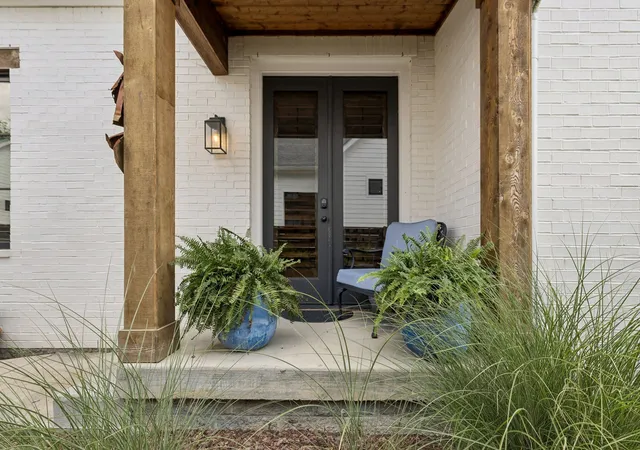 Photo 2 of Single family home for sale at 128 37th Ave N, Nashville, TN 37209 | MLS# 3527913 | Listing updated on 2026-08-28
