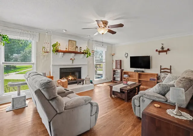 Photo 4 of Single family home for sale at 225 Longwood Ln, Clarksville, TN 37043 | MLS# 3545804 | Listing updated on 2026-09-29