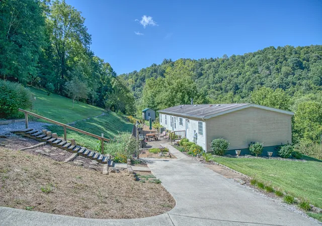 Photo 1 of Sale Pending at 258 Knob Creek Rd, Celina, TN 38551 | MLS# 3527943 | Listing updated on 2026-10-06