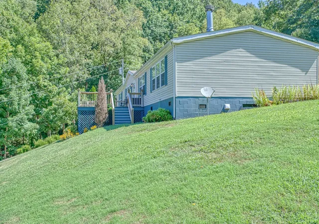 Photo 3 of Sale Pending at 258 Knob Creek Rd, Celina, TN 38551 | MLS# 3527943 | Listing updated on 2026-10-06