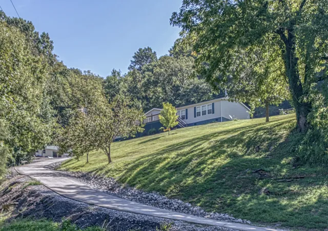 Photo 3 of Sale Pending at 258 Knob Creek Rd, Celina, TN 38551 | MLS# 3527943 | Listing updated on 2026-10-06