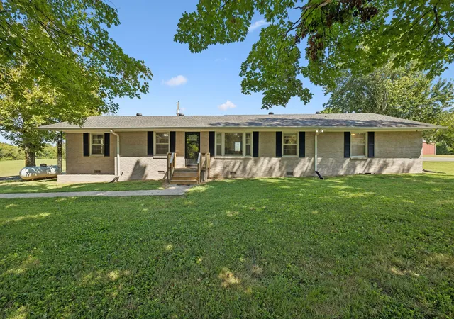 Single family home for sale at 390 Rankin Rd, Castalian Springs, TN 37031 | MLS# 3527955