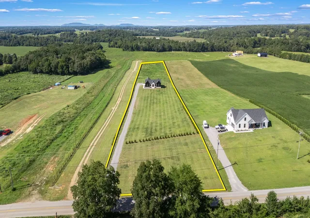 Photo 2 of Sale Pending at 6954 Shelbyville Rd, Morrison, TN 37357 | MLS# 3528007 | Listing updated on 2026-09-07