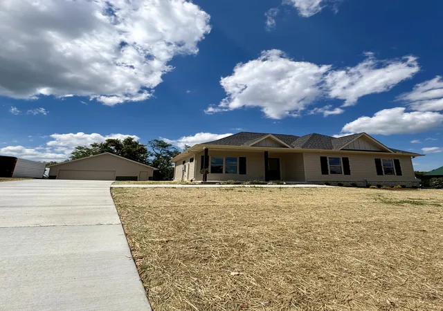 Photo 2 of Single family home for sale at 3012 Sumner Dr, Westmoreland, TN 37186 | MLS# 3528829 | Listing updated on 2026-08-28