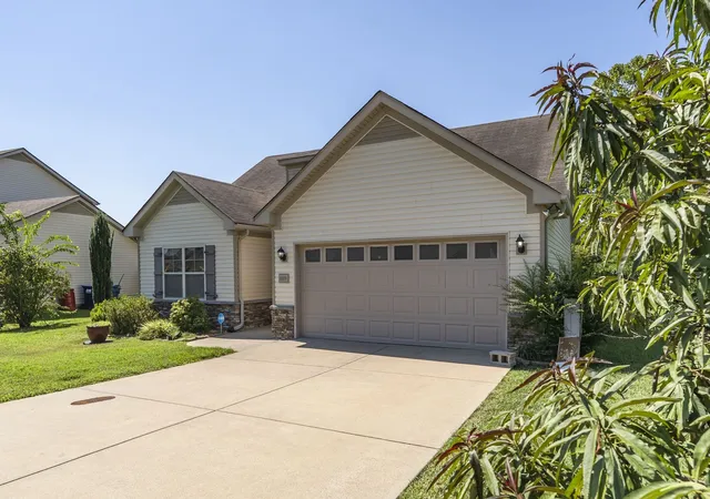 Photo 1 of Single family home for sale at 1121 Halverson Dr, Murfreesboro, TN 37128 | MLS# 3528248 | Listing updated on 2026-08-29