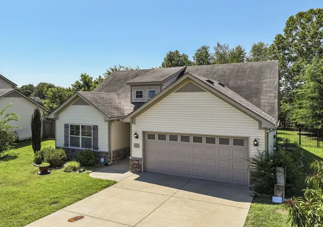 Photo 2 of Single family home for sale at 1121 Halverson Dr, Murfreesboro, TN 37128 | MLS# 3528248 | Listing updated on 2026-08-29