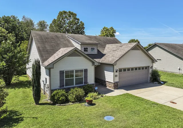 Photo 3 of Single family home for sale at 1121 Halverson Dr, Murfreesboro, TN 37128 | MLS# 3528248 | Listing updated on 2026-08-29