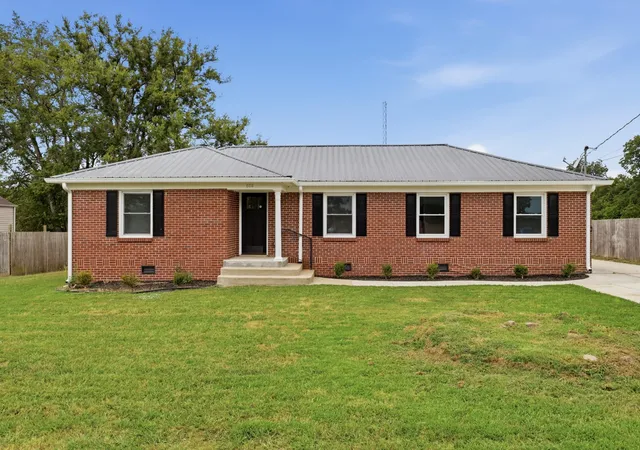 Photo 1 of Single family home for sale at 808 Cowan Ave, Shelbyville, TN 37160 | MLS# 3528213 | Listing updated on 2026-09-03