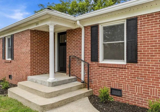 Photo 3 of Single family home for sale at 808 Cowan Ave, Shelbyville, TN 37160 | MLS# 3528213 | Listing updated on 2026-09-03