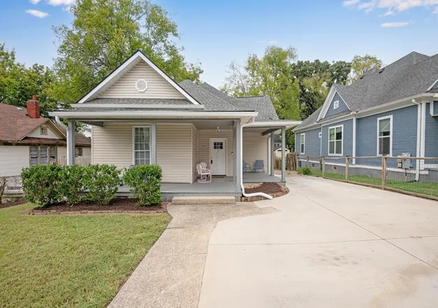 Photo 1 of Single family home for sale at 2011 E 13th Street, Chattanooga, TN 37404 | MLS# 3527997 | Listing updated on 2026-09-14