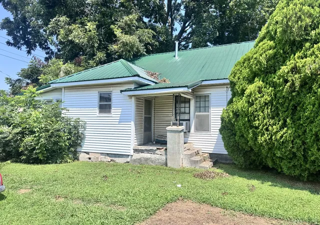 Photo 3 of Sale Pending at 253 Fain Ct, Lawrenceburg, TN 38464 | MLS# 3528011 | Listing updated on 2026-09-13