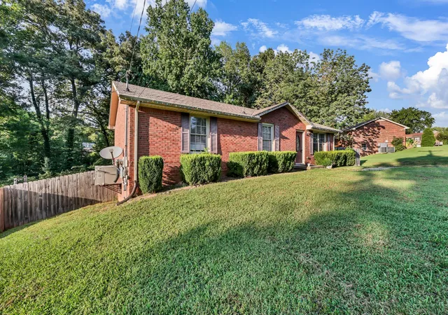 Photo 2 of Single family home for sale at 403 Corinne Cir, Clarksville, TN 37040 | MLS# 3536119 | Listing updated on 2026-09-03