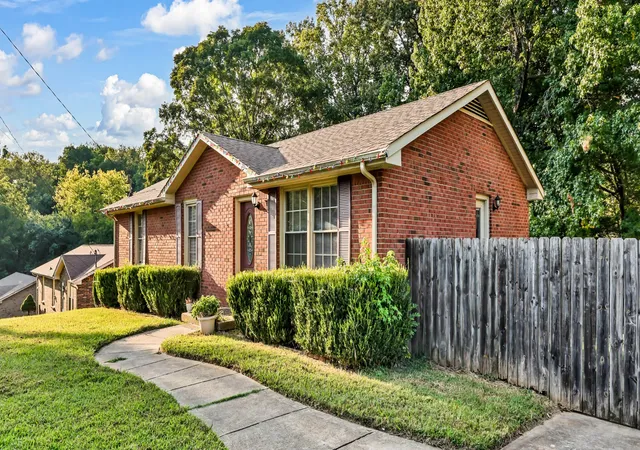 Photo 3 of Single family home for sale at 403 Corinne Cir, Clarksville, TN 37040 | MLS# 3536119 | Listing updated on 2026-09-03
