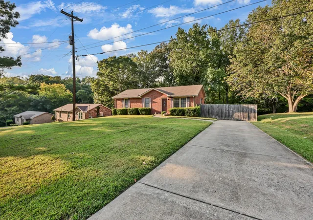 Photo 4 of Single family home for sale at 403 Corinne Cir, Clarksville, TN 37040 | MLS# 3536119 | Listing updated on 2026-09-03