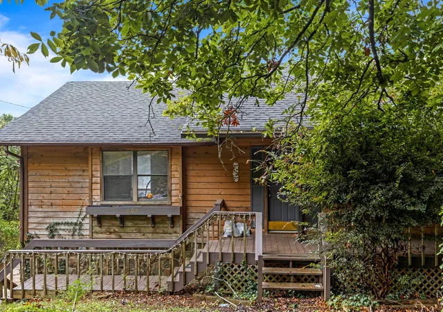 Photo 2 of Single family home for sale at 605 Clearview Dr, Ringgold, GA 30736 | MLS# 3528035 | Listing updated on 2026-08-28