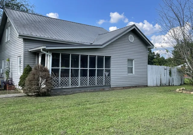 Photo 1 of Single family home for sale at 129 E Athens St, Englewood, TN 37329 | MLS# 3528053 | Listing updated on 2026-09-07