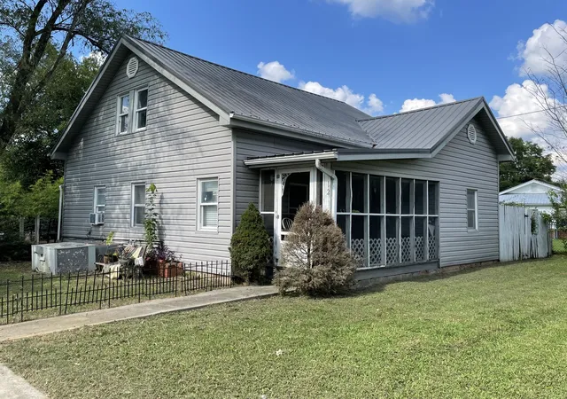 Photo 3 of Single family home for sale at 129 E Athens St, Englewood, TN 37329 | MLS# 3528053 | Listing updated on 2026-09-07