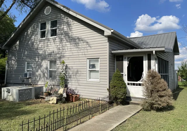 Photo 3 of Single family home for sale at 129 E Athens St, Englewood, TN 37329 | MLS# 3528053 | Listing updated on 2026-09-07